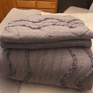 Luxurious Lavender Quilted Bedding Set